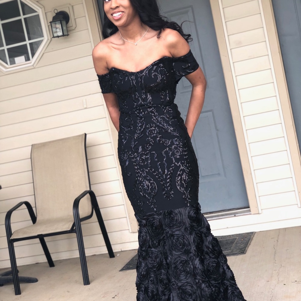 Black beautiful prom gown - Picture 1 of 4